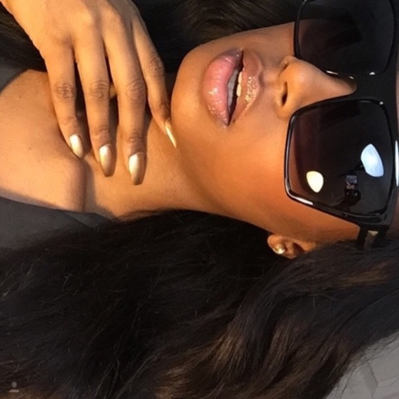 RESTOCK!! 🌟”Chic and Polished" Sunglasses - Picture 4 of 6